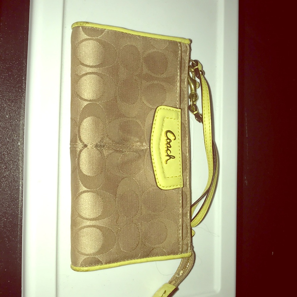 Coach wallet !!